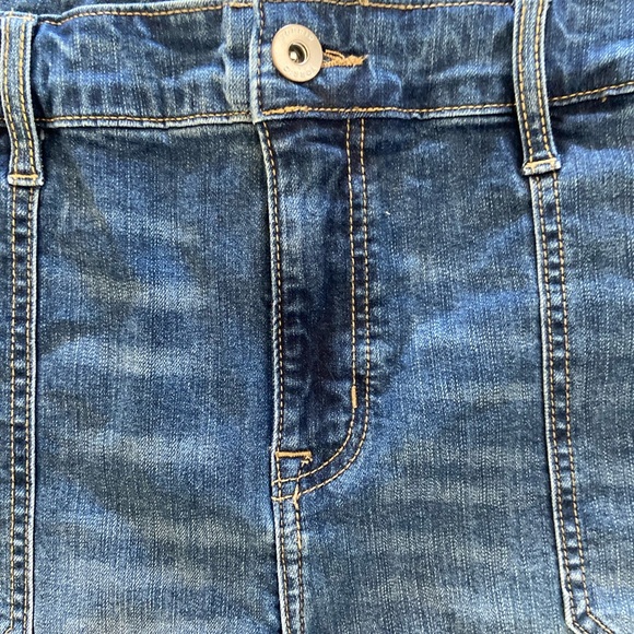Torrid Blue Jean Shorts NWT - Picture 5 of 6